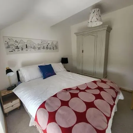 Semesterbostad The Wee House - An Teach Beag