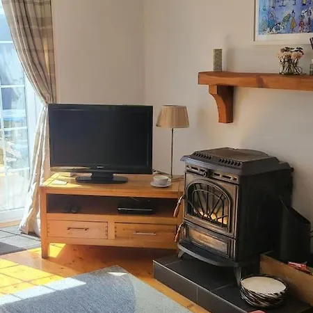 The Wee House - An Teach Beag *